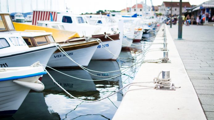 Båter ved havnen